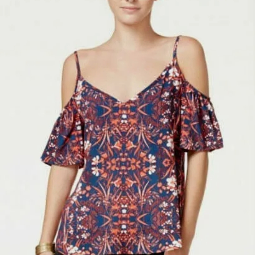 Chelsea sky Cold shoulder top
